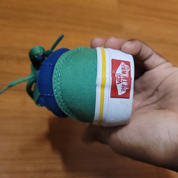 Vans - Picture 2 of 3